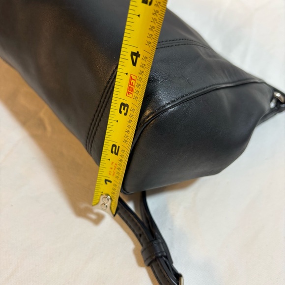 COACH Black Leather Crossbody Bag Preloved - Picture 11 of 15